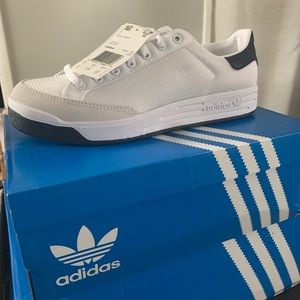 Rod Laver Adidas original women’s sneakers